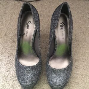 Black W/Silver Threading. Comfortable and Classy.